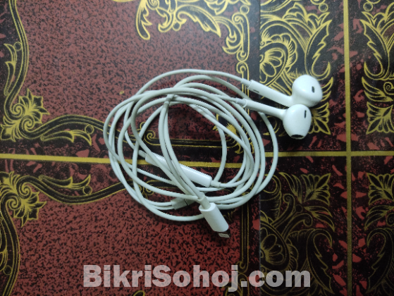 Apple EaPods with Lightning Connector